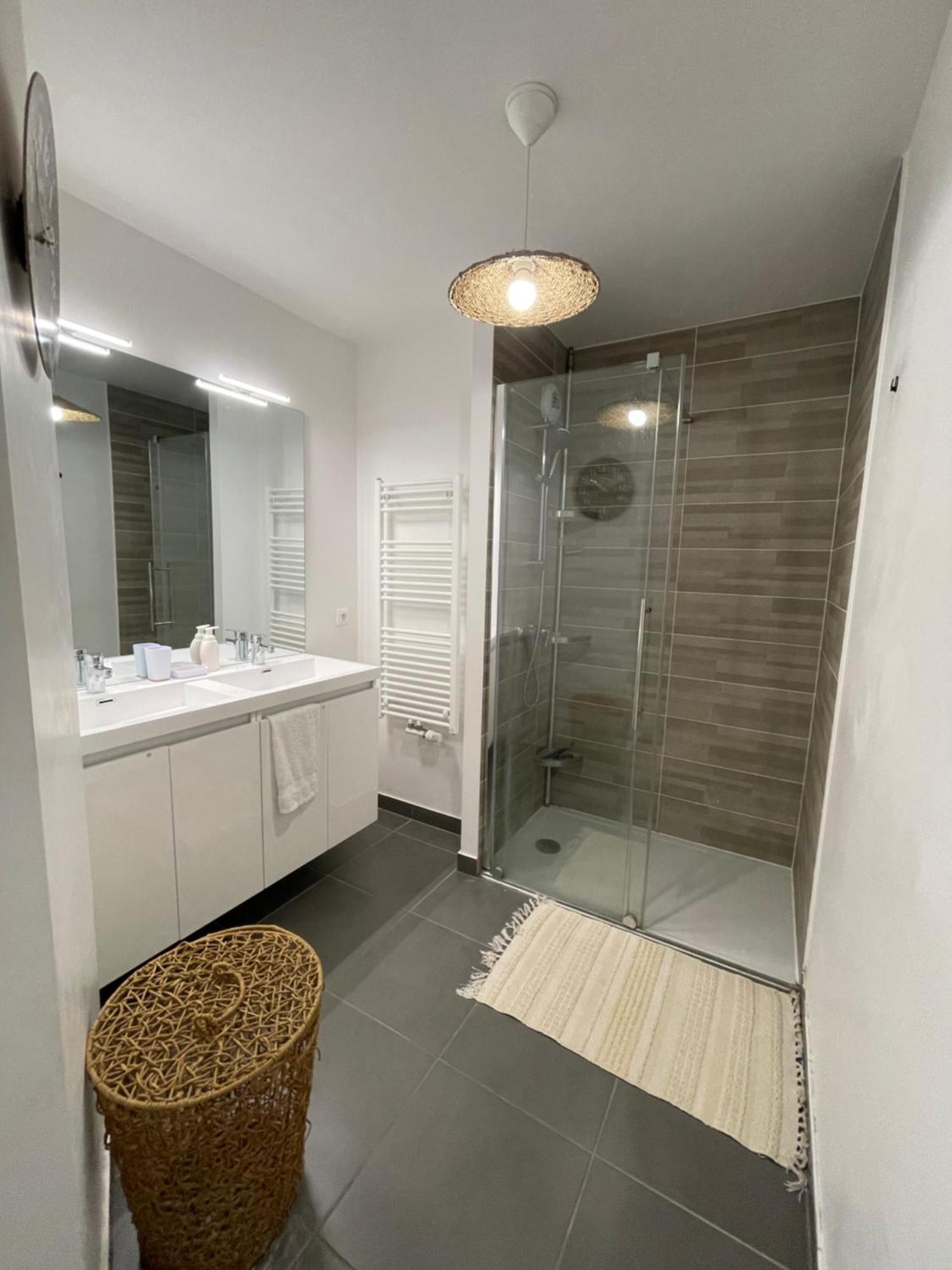 Sweet Escape Paris Centre - 3 Bds- Terrasse - Stade De France - Montmartre Apartment *